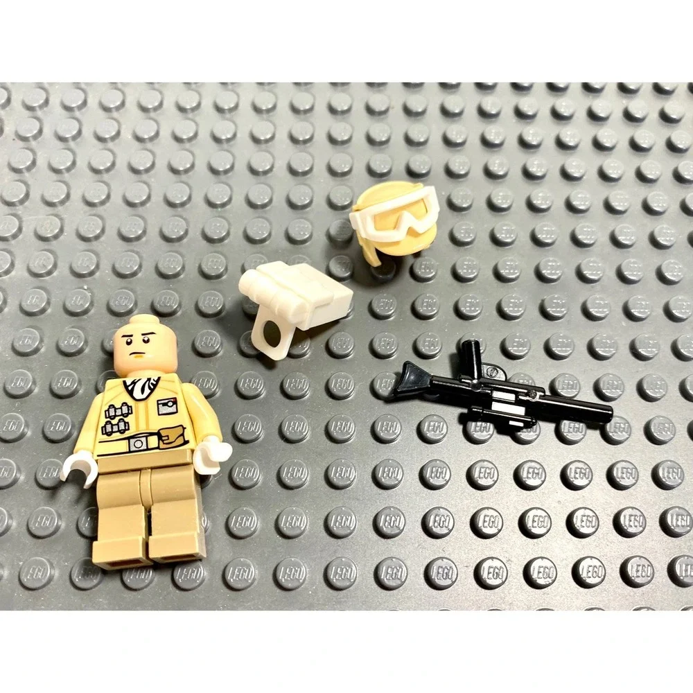 Lego Star Wars Hoth Rebel Trooper Minifigure Set 8083 SW0259 Blaster Gun